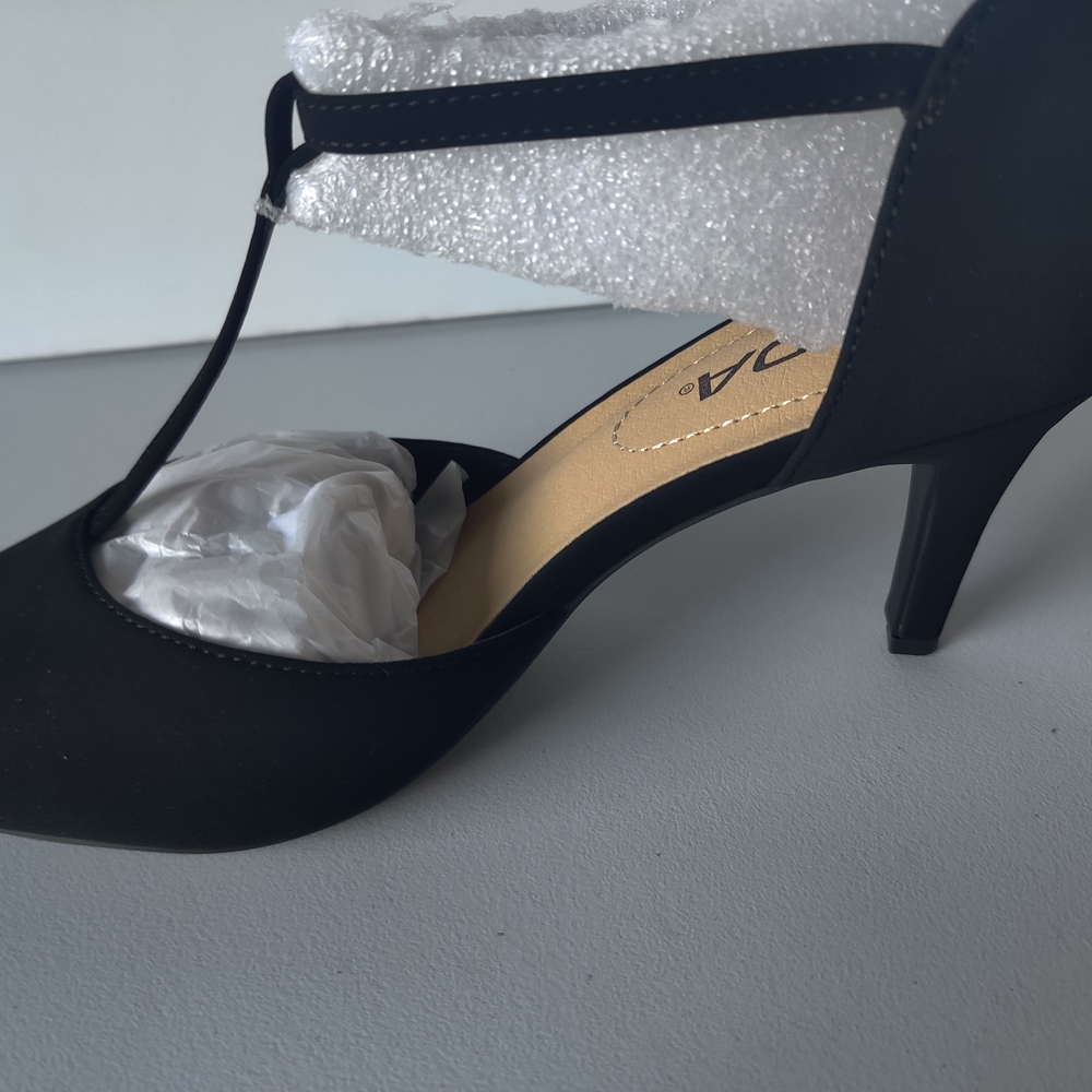 Soda Bahia NEW Pointed toe ankle strap Stiletto Black Heels Womens Size 7.5NIB - Picture 10 of 11